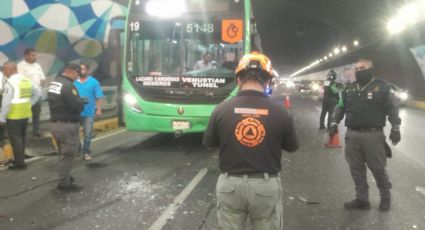 Cierran carriles del túnel de la Loma Larga tras choque de camión y dos vehículos