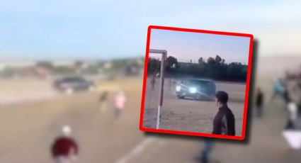 VIDEO | En Guanajuato un conductor invade una cancha de fútbol y convierte la final en tragedia