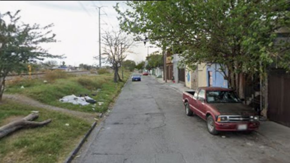 Elementos de la Agencia Estatal de Investigaciones resguardaron la escena del crimen en la colonia Carmen Romano.