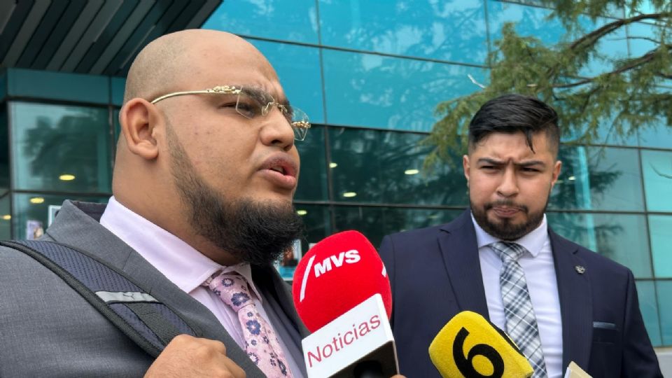 Gustavo Soto (“El Jaguar”) comparece ante la fiscalía para formalizar denuncia por difamación contra Mario Escobar.
