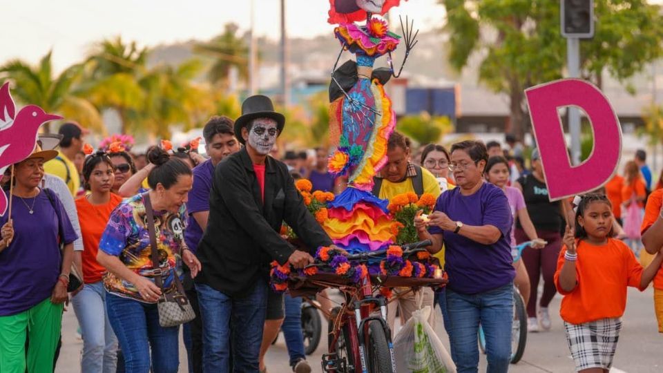 IMJUVE reunió a miles de jóvenes en la Rodada y Carrera por la paz y contra las adicciones, en el marco del Día de Muertos.