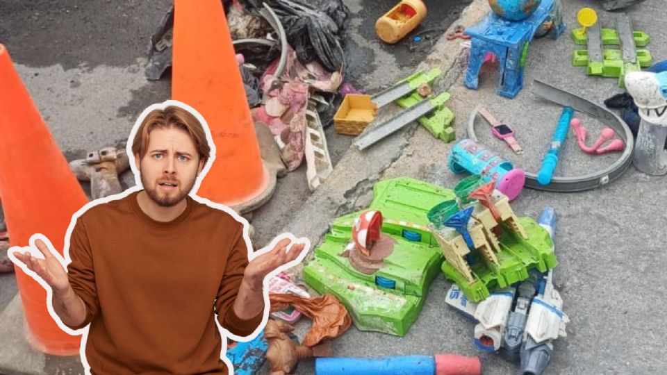 Personal de Agua y Drenaje de Monterrey retiró llantas, juguetes y otros desechos que obstruían un drenaje en la colonia CNOP.