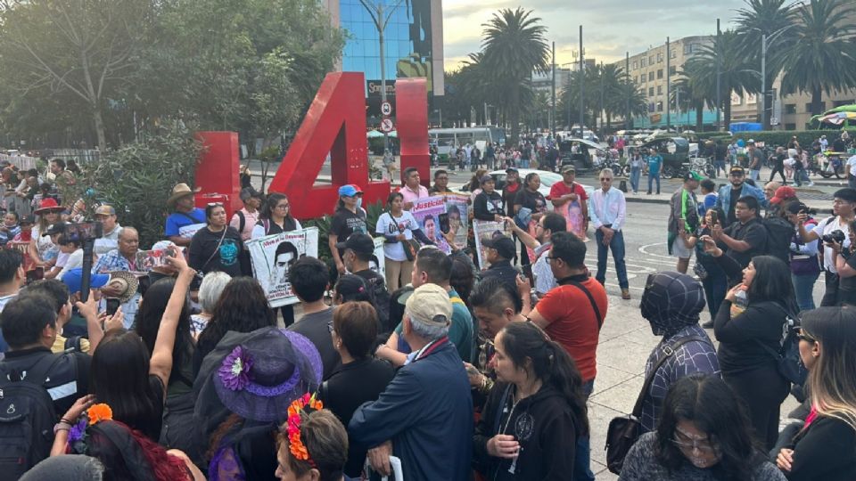 Familiares de estudiantes de Ayotzinapa.