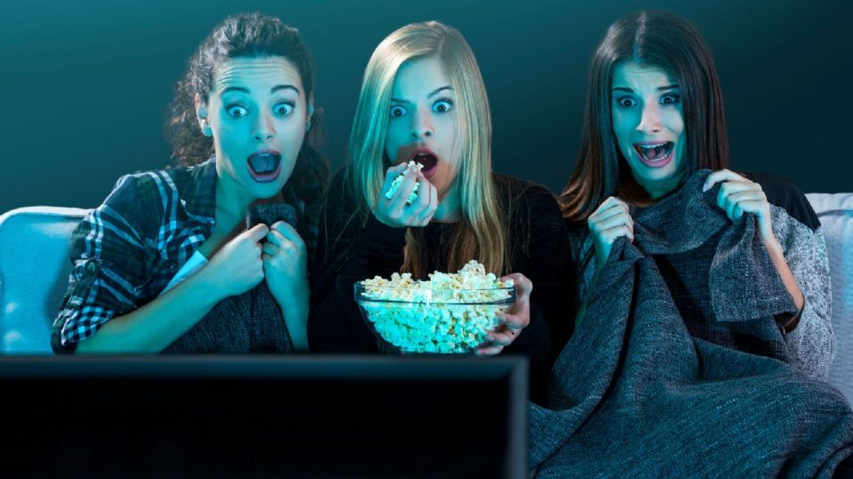 Ya sea solo, en pareja o con amigos, Halloween se convierte en la ocasión ideal para disfrutar de una maratón de sustos.