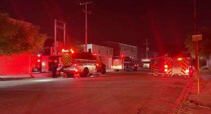 Incendio consume bodega en parque industrial de Escobedo; evacúan a 9 trabajadores