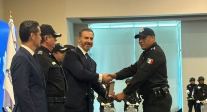Adrián de la Garza entrega medallas a policías y tránsitos destacados de Monterrey
