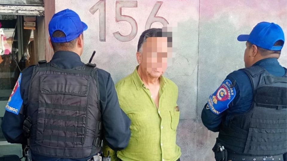 El sujeto se identificó como Manuel 'N' de 68 años, empleado del área de verificación de Cuauhtémoc, y fue puesto a disposición del agente del Ministerio Público.