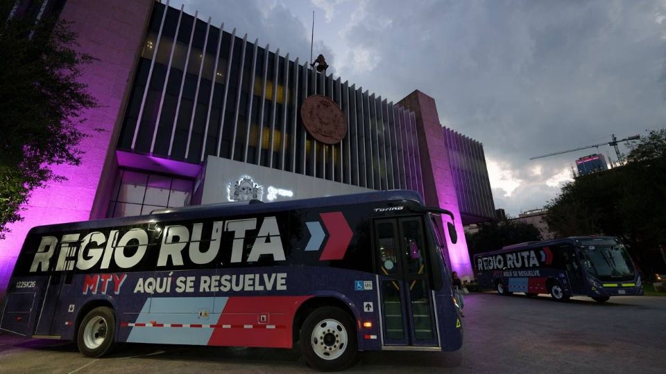 El alcalde Adrián de la Garza anunció la ampliación de la Regio Ruta en Monterrey con dos nuevos circuitos y mayor cobertura, manteniendo el servicio gratuito para los usuarios.
