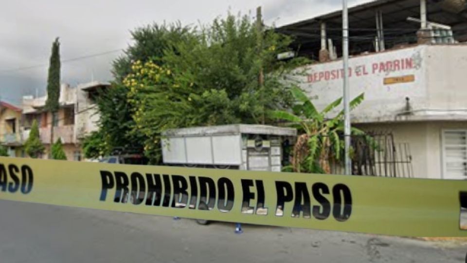 Policías y peritos acudieron al bar en la colonia Álvaro Obregón, donde un hombre fue baleado durante la tarde del martes.