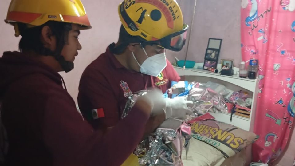 Auxilian elementos de Protección Civil Escobedo en nacimiento de bebé dentro de casa