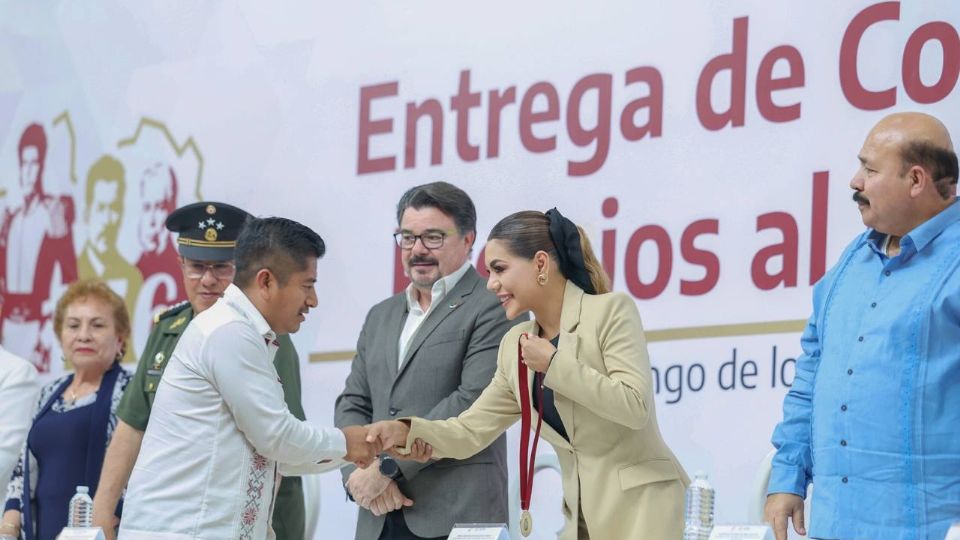 Condecoraciones Guerrero 2025: Evelyn Salgado Reconoce Mérito Civil.