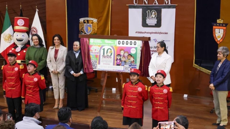 Olivia Salomón, directora general de Lotería Nacional, en la presentación del billete de Lotería.