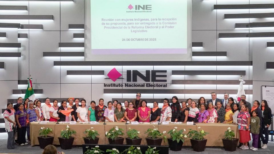 Arlett Espino, secretaria ejecutiva del INE, agradeció la entrega de la propuesta y dio lectura a un mensaje de Guadalupe Taddei