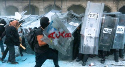 Clara Brugada reconoce a policías por marcha del 2 de octubre y anuncia bono de compensación