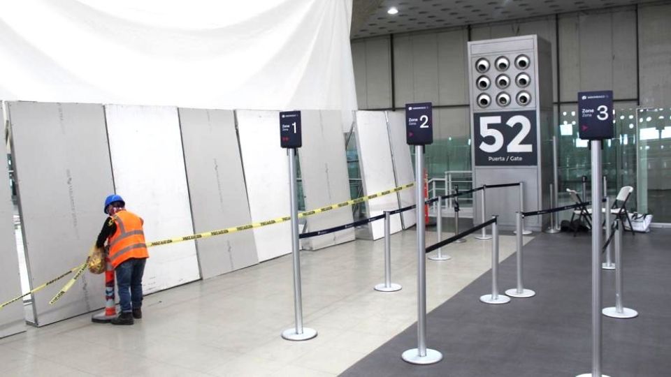 Trabajos en la Terminal 2 del AICM.