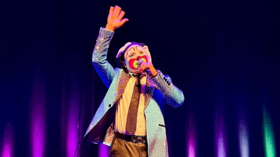 Brincos Dieras celebra tres décadas de trayectoria, consolidándose como uno de los comediantes más queridos y virales de México.