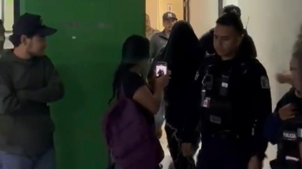 Detienen a estudiante en UTC de Coahuila por grabar a alumnas en los baños
