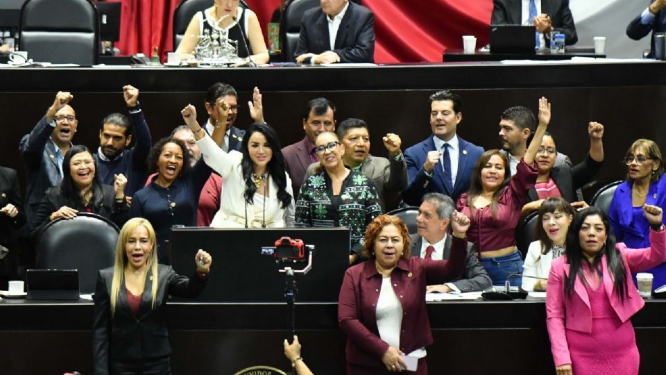 “Mi Batman”, dijo la vicecoordinadora del Movimiento de Regeneración Nacional (Morena), Gabriela Jiménez.