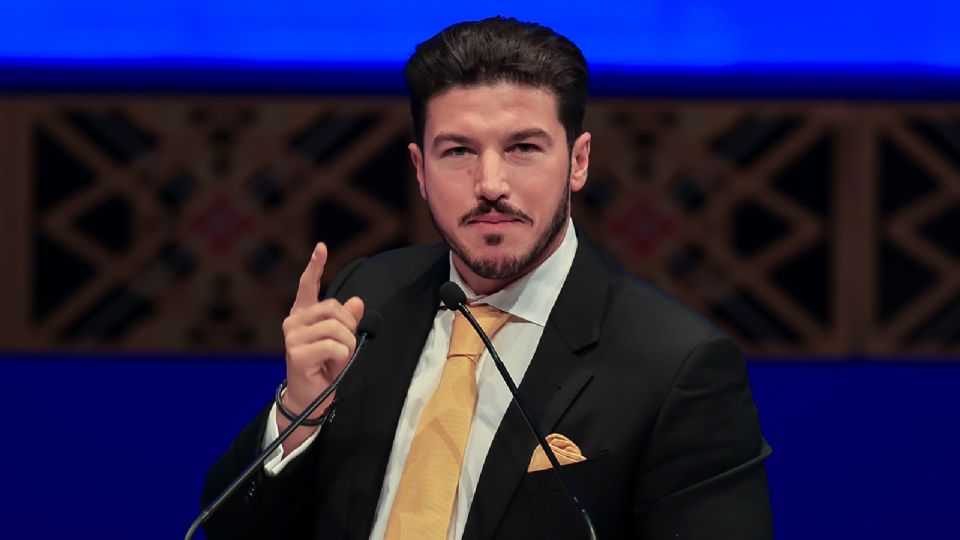 El gobernador Samuel García destacó el crecimiento del 5% en Nuevo León en el Informe de Actividades del rector de la UANL, Santos Guzmán.