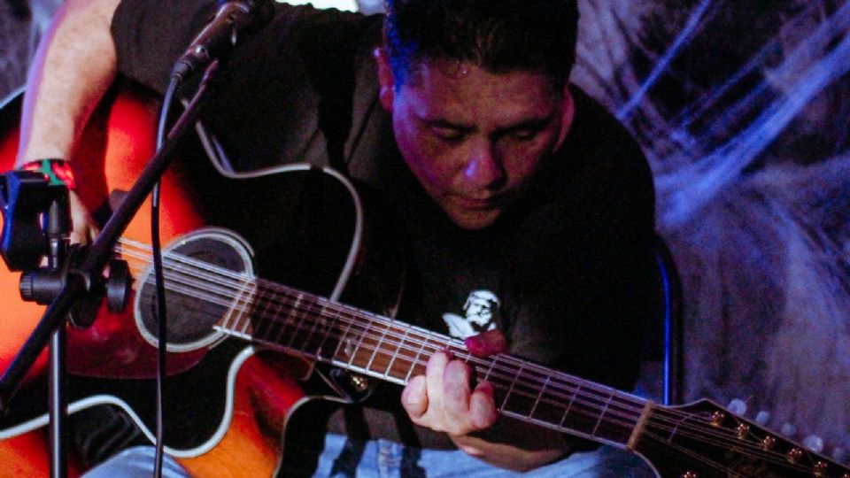 El cantautor Juan Cirerol, pionero en la fusión del folk y el punk norteño, regresa a Monterrey con un concierto en La Tumba el próximo 07 de noviembre.