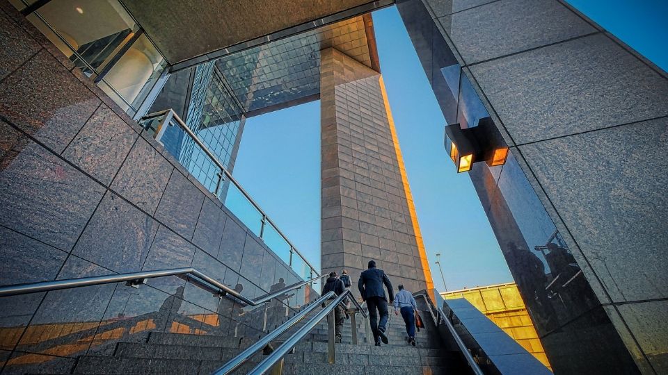 Sancionan a empresa de seguridad por falsear información en licitación.