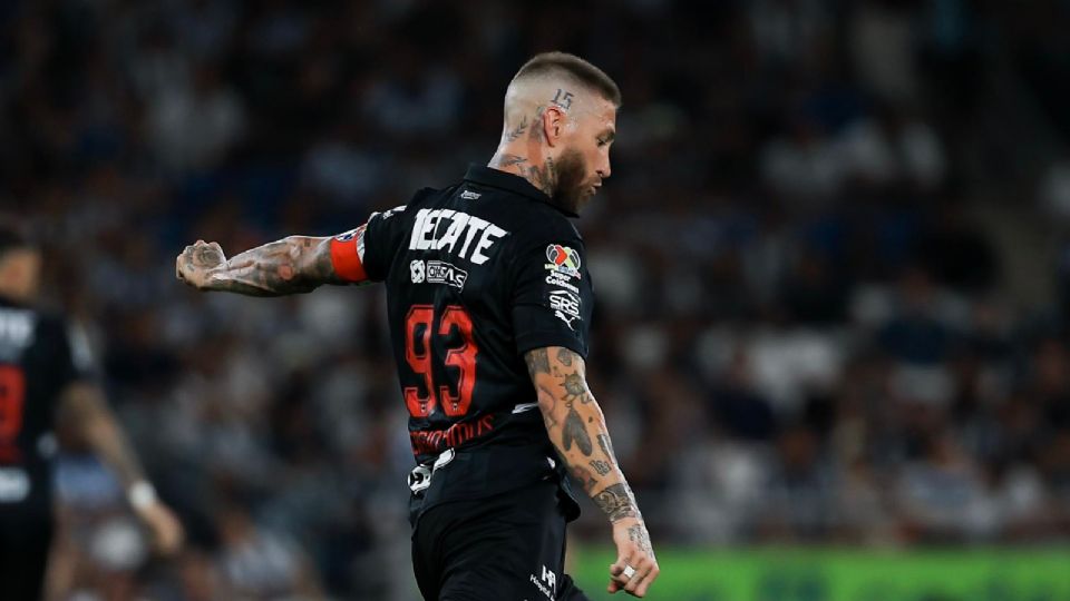 El defensa de los Rayados no viajó a Tijuana para el duelo contra Xolos debido a precauciones por la cancha sintética.