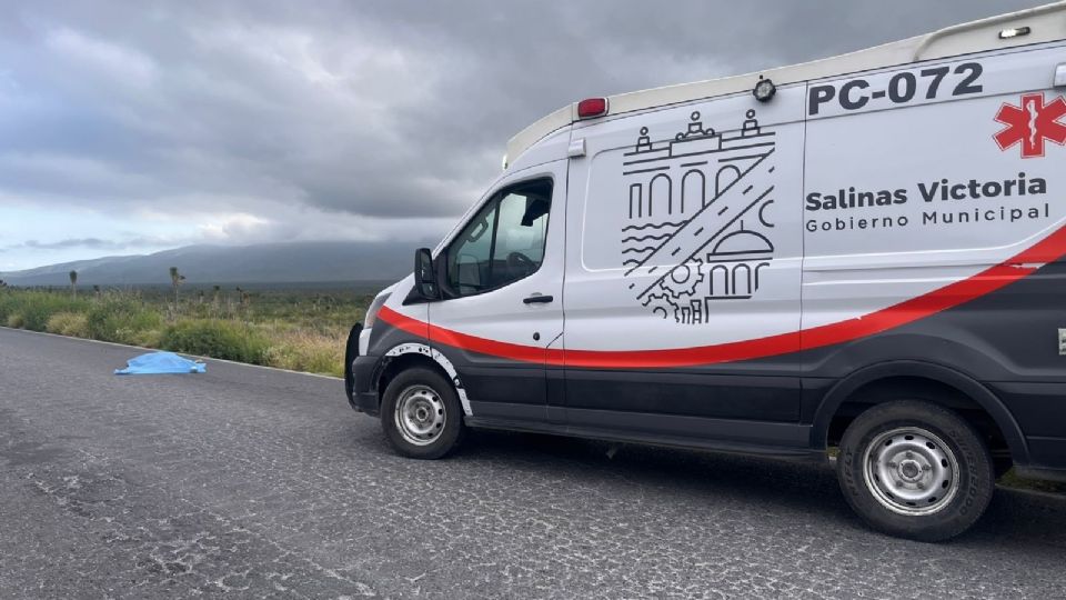 Autoridades acordonaron el tramo del kilómetro 52 de la Carretera a Colombia, en Salinas Victoria.