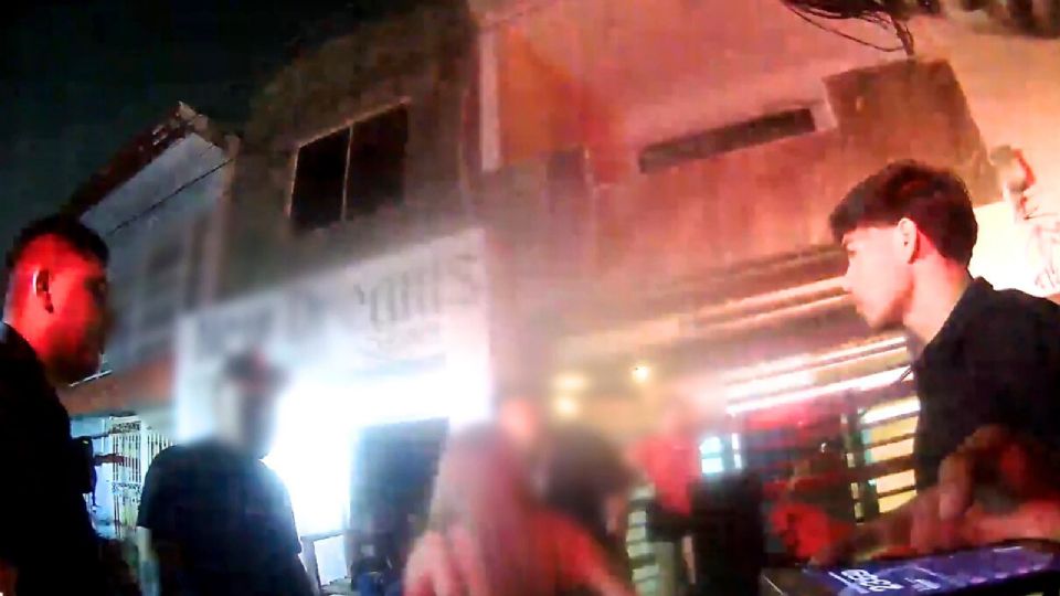 Inspectores de Escobedo fueron auxiliados por elementos de Proxpol tras ser agredidos al atender un reporte por ruido en la colonia San Genaro.