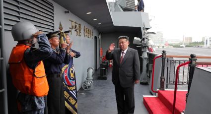 Kim Jong-un supervisa destructor de 5 mil toneladas y presume avance militar