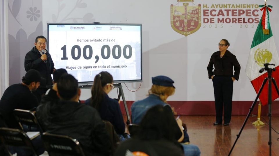 Azucena Cisneros Coss, presidenta municipa de Ecatepec, en su conferencia de prensa semanal.