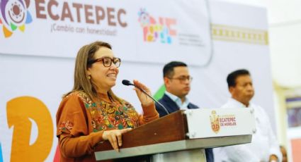 Azucena Cisneros entrega 800 pares de zapatos a estudiantes de Ecatepec