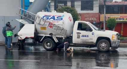 Choca pipa de gas en Tláhuac; cuerpo de Bomberos logra controlar la fuga
