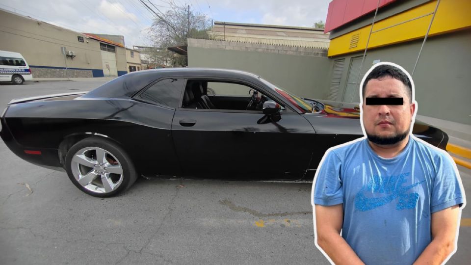 El vehículo Dodge Challenger negro con placas de Texas fue asegurado por la Policía de Monterrey junto con varias bolsas de marihuana.