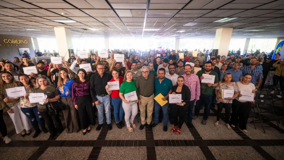 Impulsa Rocha Moya el autoempleo en Sinaloa con entrega de 740 equipos del programa “Saber Hacer”.
