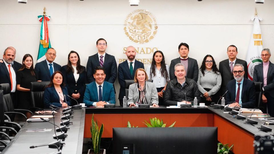 El senador Waldo Fernández durante la reunión con el Centro de Estudios Internacionales Gilberto Bosques para definir el plan de trabajo rumbo a la revisión del T-MEC.