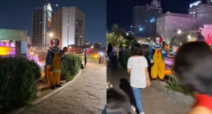 Graban a payaso “ESO” rondando la Macroplaza de Monterrey