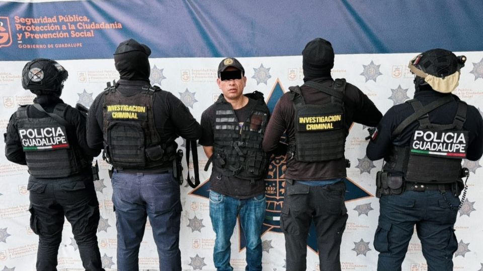 Marco Antonio “N” fue detenido por la Policía de Guadalupe cuando fingía ser agente y portaba armas, droga y equipo táctico.