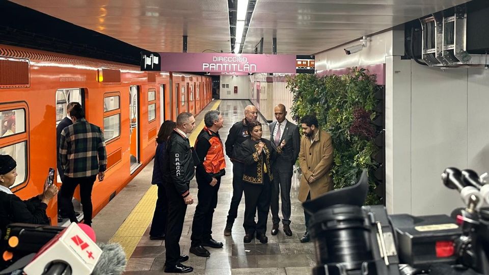 La jefa de Gobiern de la CDMX, Clara Brugada, supervisa los avances de la remodelación del último tramo de la línea 1 del Metro.