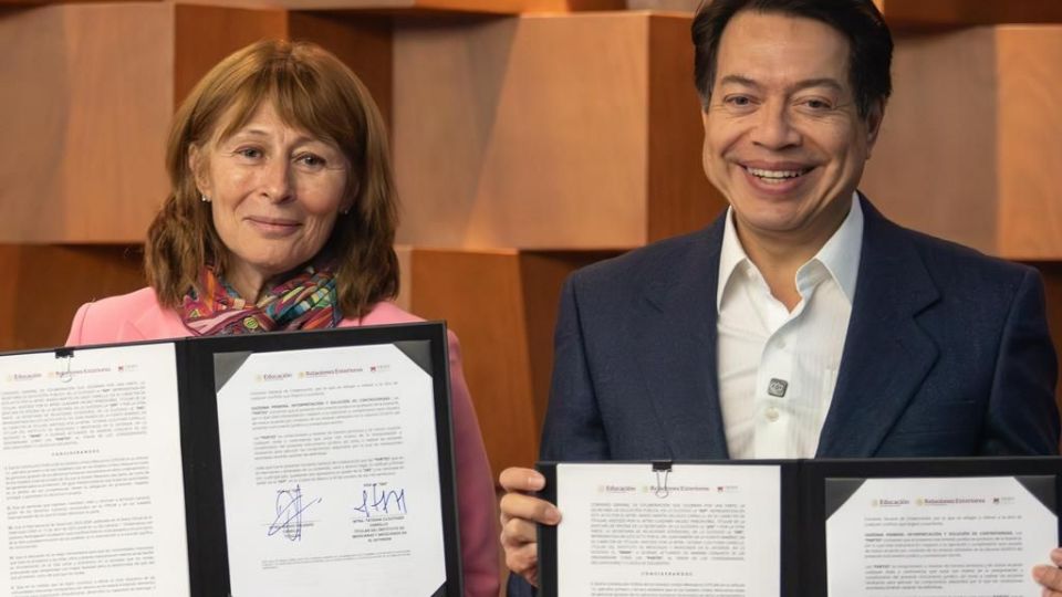 Mario Delgado y Tatiana Clouthier impulsan un acuerdo para una educación sin fronteras.
