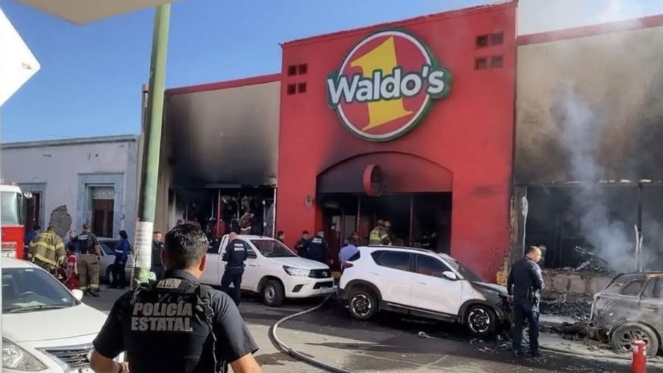 El establecimiento estaba lleno de clientes que aprovechaban las compras por la quincena y la cercanía del Día de los Muertos.