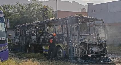 Incendio consume camión de la Ruta 400 en Santa Catarina