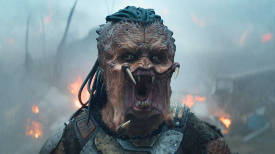 Fotograma cedido por 20th Century Studios de una escena de la película 'Predator: Badlands' donde aparece el actor Dimitrius Koloamatangi.