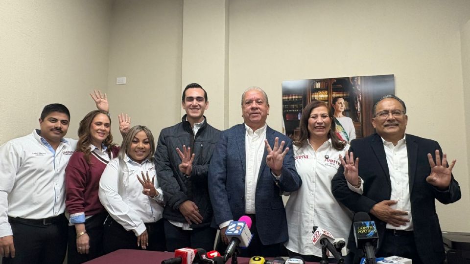 La senadora Judith Díaz y el alcalde Andrés Mijes dieron la bienvenida al regidor José Antonio Chávez, quien se sumó a Morena en Monterrey.