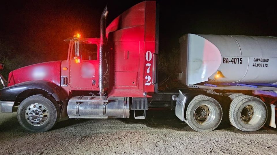 La FGR en Nuevo León aseguró drogas, armas y más de 100 mil litros de hidrocarburo durante los operativos realizados en octubre.