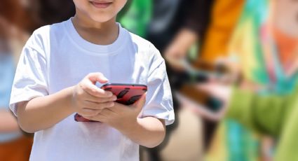 Crianza digital: cómo proteger a tus hijos del uso excesivo de pantallas y chatbots