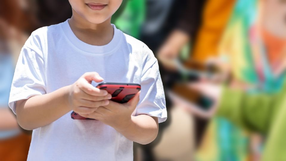 Los adolescentes están desarrollando dependencia emocional hacia chatbots que crean personajes capaces de generar empatía.