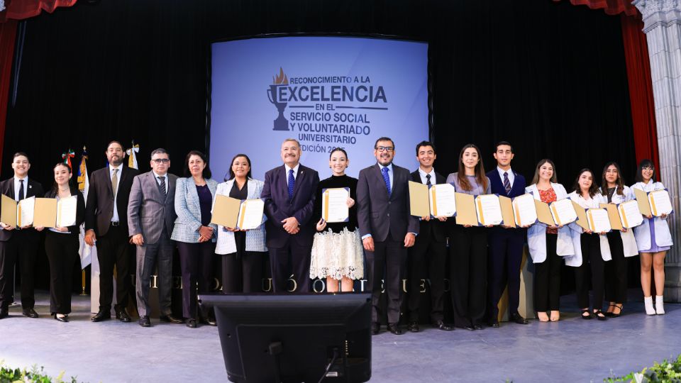 El Rector de la UANL, Santos Guzmán López, encabezó la entrega del Reconocimiento a la Excelencia en Servicio Social y Voluntariado Universitario 2025.