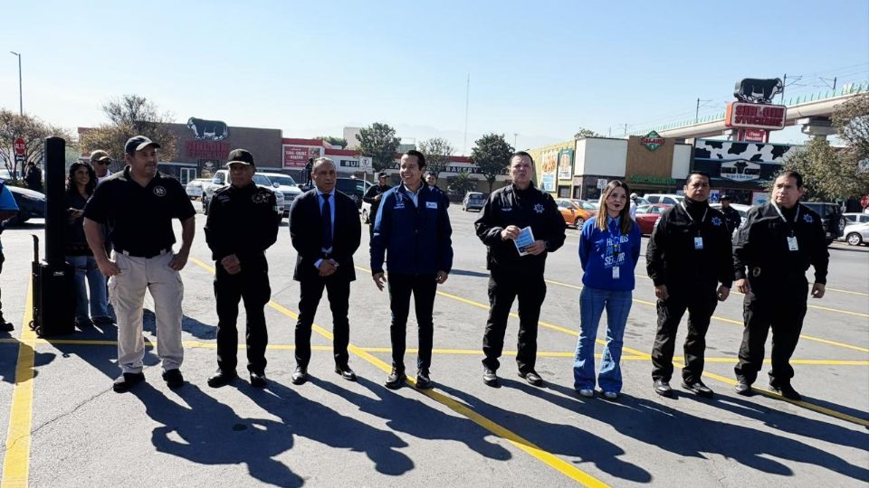 Más de mil elementos de seguridad participarán en el operativo del Buen Fin y temporada navideña en San Nicolás de los Garza, anunció el alcalde Daniel Carrillo Martínez.