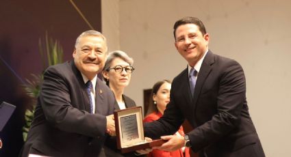 UANL entrega a Oliverio Tijerina la Medalla “José María Parás Ballesteros” al Mérito Ciudadano