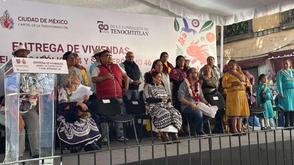 La mandataria local hizo un llamado a todos los beneficiarios con la entrega de llaves de sus viviendas.